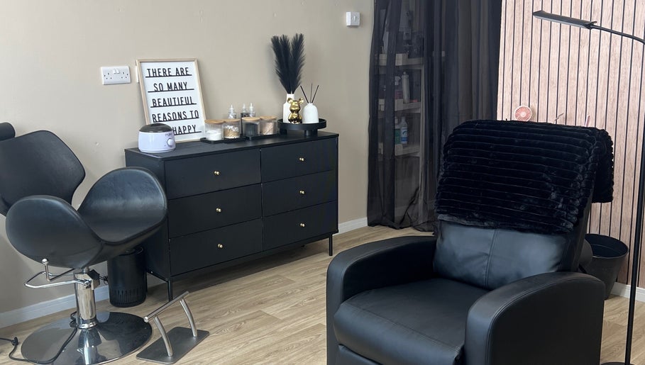 The Babe Cave in Sheffield, England, GB. Modern beauty chair and stylish decor create a serene ambiance.