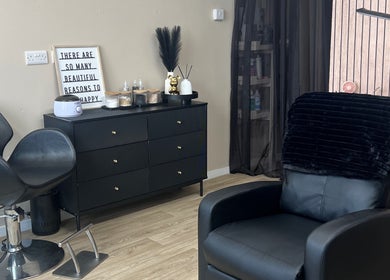 The Babe Cave in Sheffield, England, GB. Modern beauty chair and stylish decor create a serene ambiance.