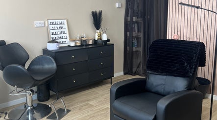 The Babe Cave in Sheffield, England, GB. Modern beauty chair and stylish decor create a serene ambiance.