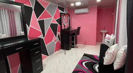 Luxe Beauty Bar 592
