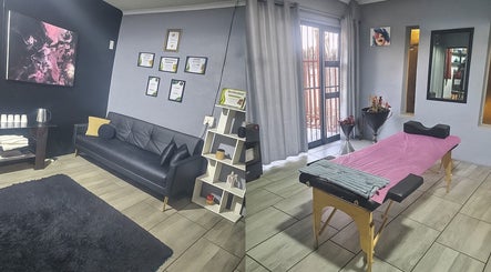 Relaxing interior of Dramatyes Lash Lounge, Springs, Gauteng, ZA with cozy sofa and treatment bed.