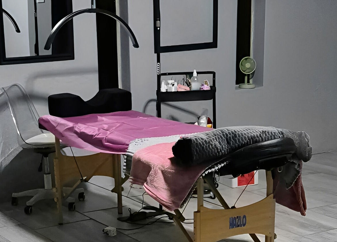 Tranquil treatment room at Dramatyes Lash Lounge, Springs, Gauteng, ZA, featuring a cozy bed and elegant decor.