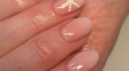 Elegant starfish nail design at Bee You Nails in Warsash, England, GB. Perfect for stylish, beach-inspired looks.
