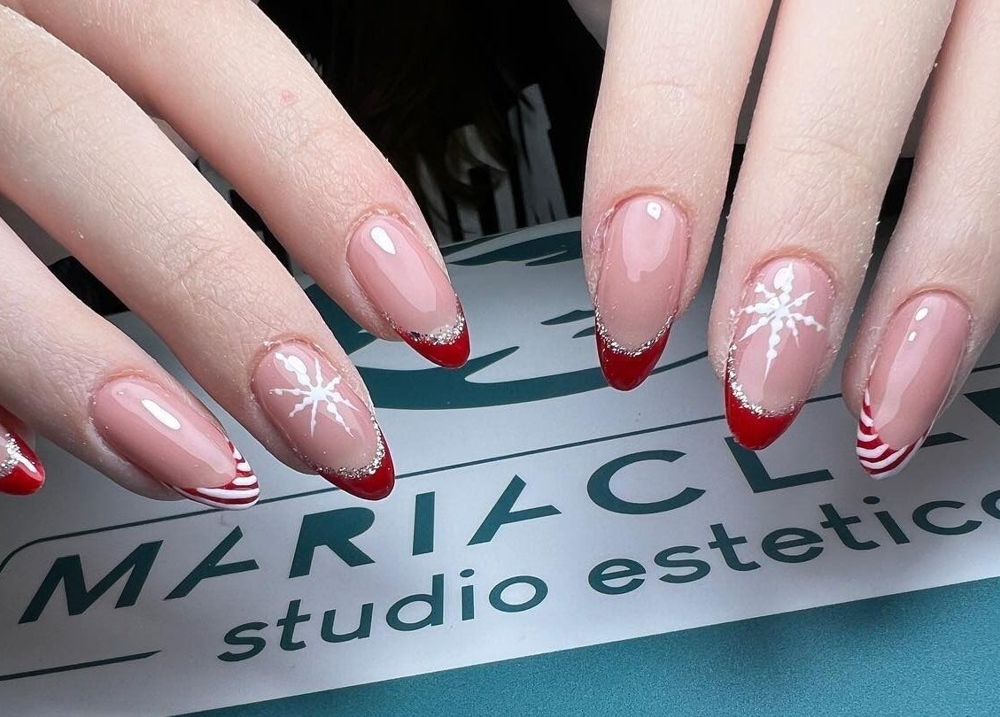 Splendida nail art rossa presso Mariaclara Studio Estetico, Ribera, Sicilia, IT.