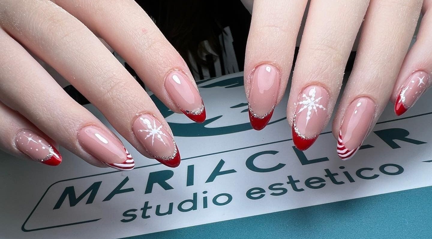 Splendida nail art rossa presso Mariaclara Studio Estetico, Ribera, Sicilia, IT.