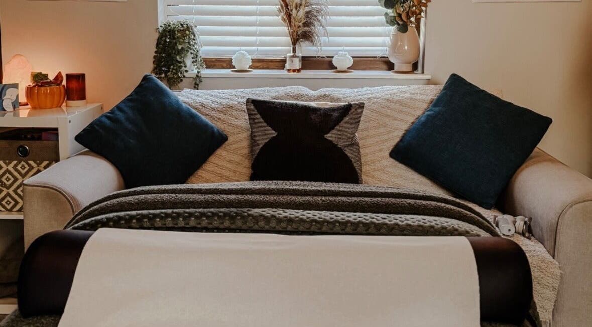 Cozy therapy room at Pembrokeshire Sports Massage in Begelly, Wales, GB with inviting couch and relaxing decor.