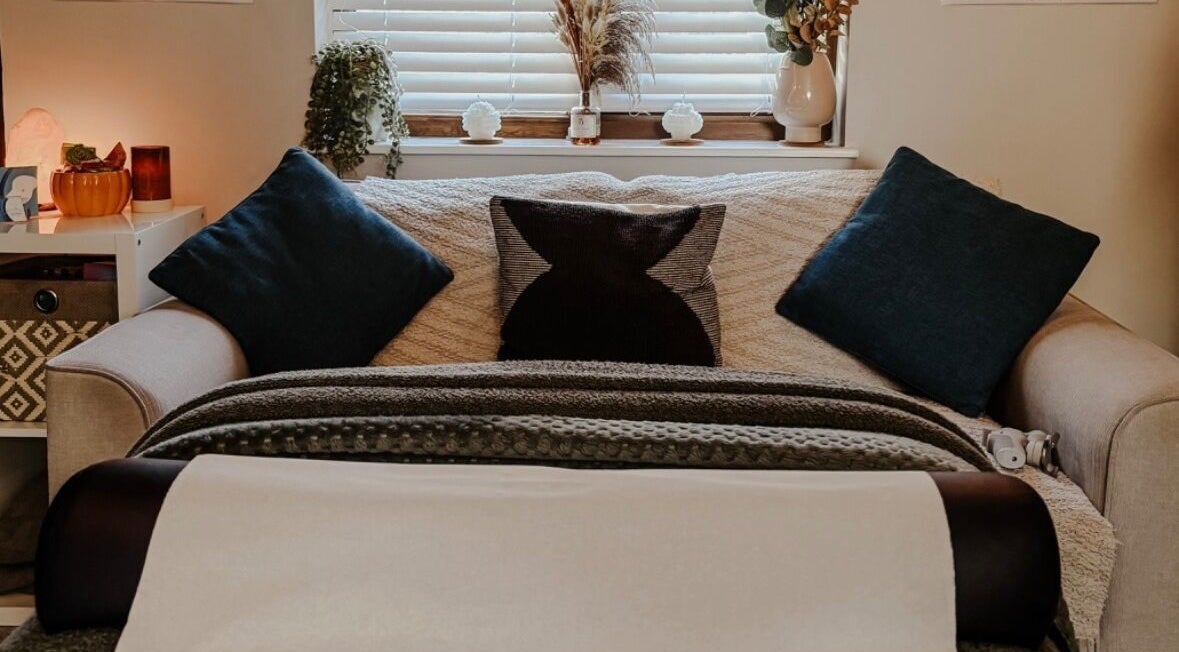 Cozy therapy room at Pembrokeshire Sports Massage in Begelly, Wales, GB with inviting couch and relaxing decor.