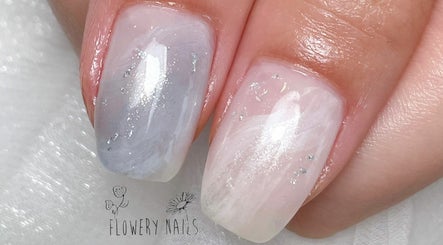 Flowery Nails image 2