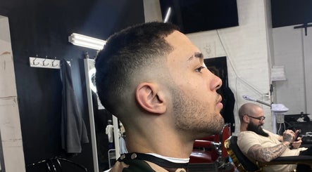 Barber Dante image 3