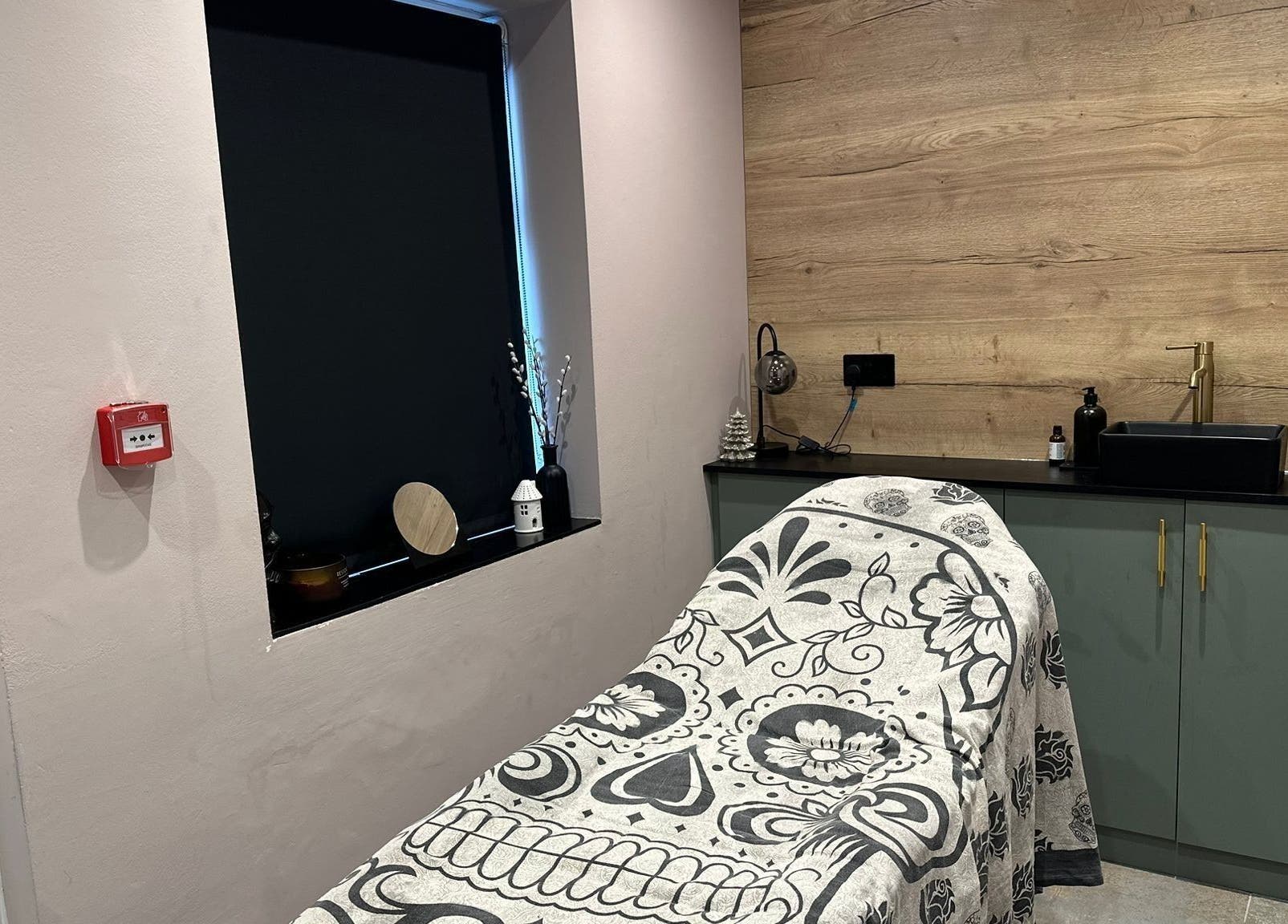 Tranquil treatment room at Belle & Bee Beauty X Henlow, Henlow Camp, England, GB with wood accents and floral decor.