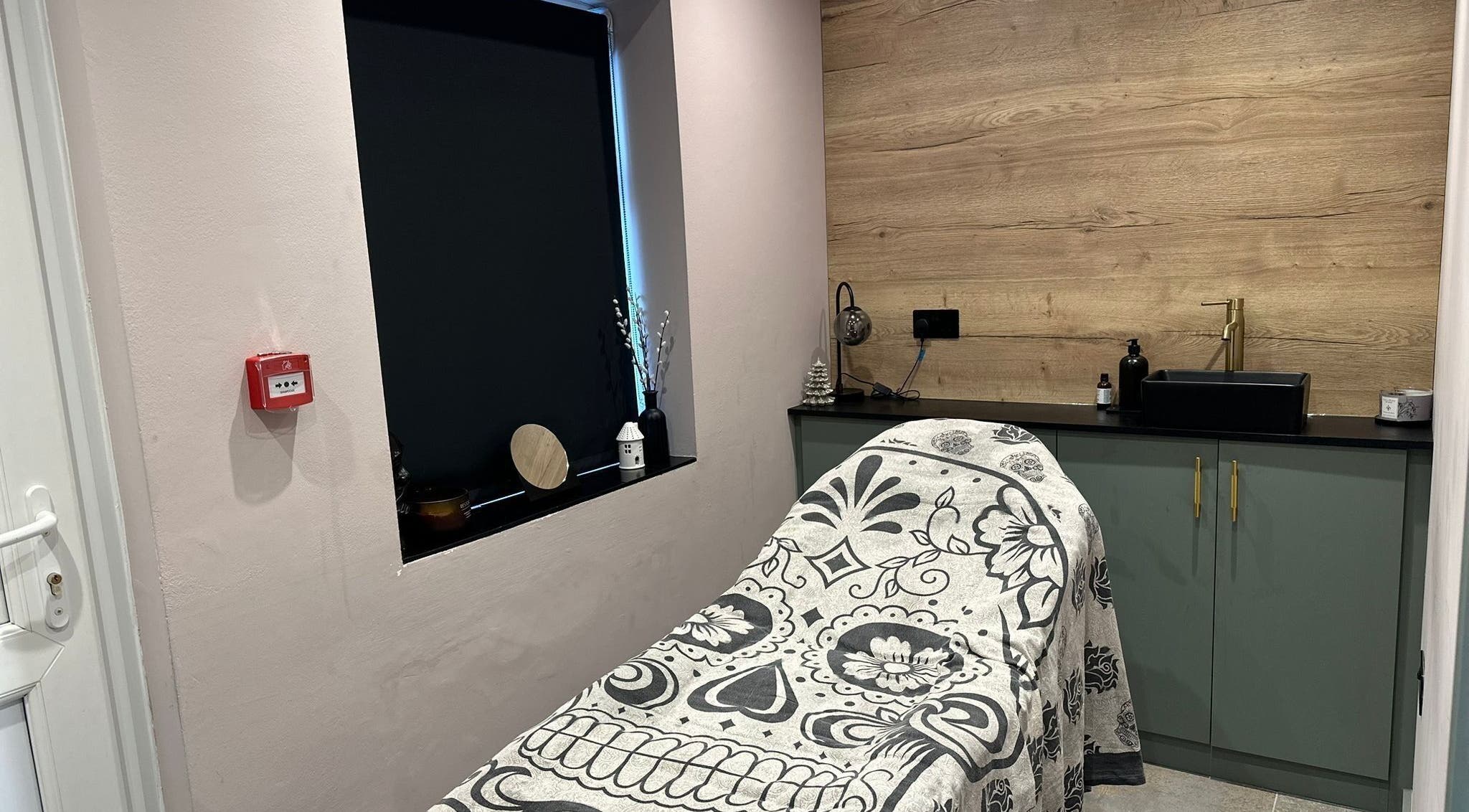Tranquil treatment room at Belle & Bee Beauty X Henlow, Henlow Camp, England, GB with wood accents and floral decor.