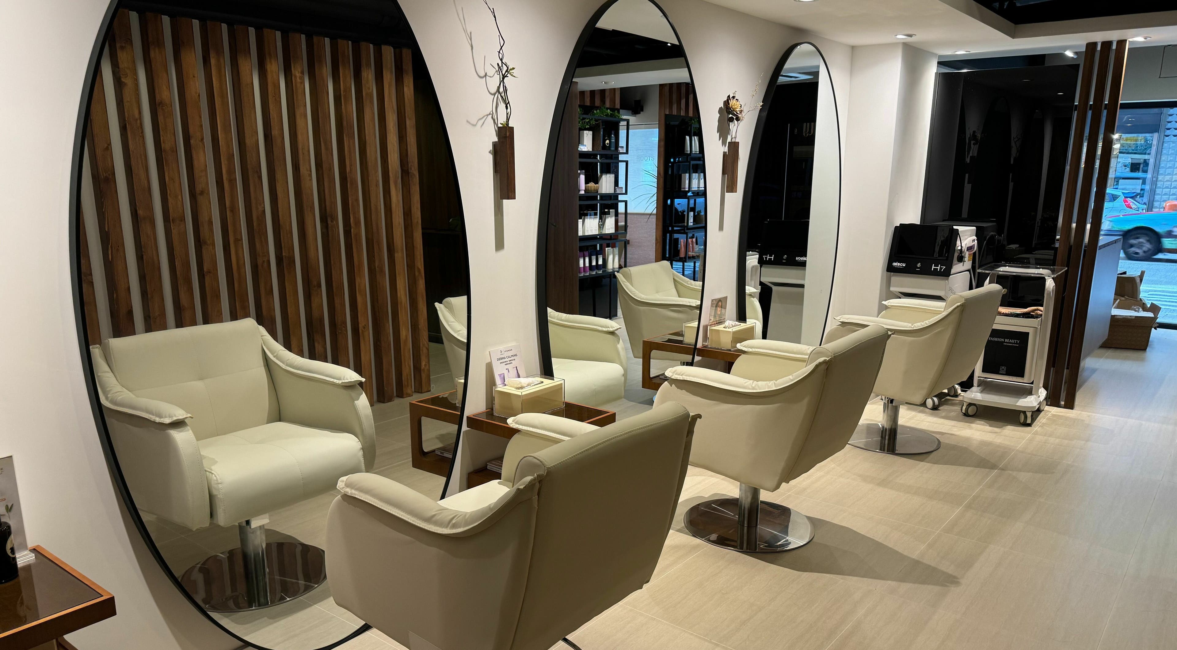 Stylish salon interior at Roots, 香港島, 香港島, HK, featuring plush chairs and elegant mirrors.