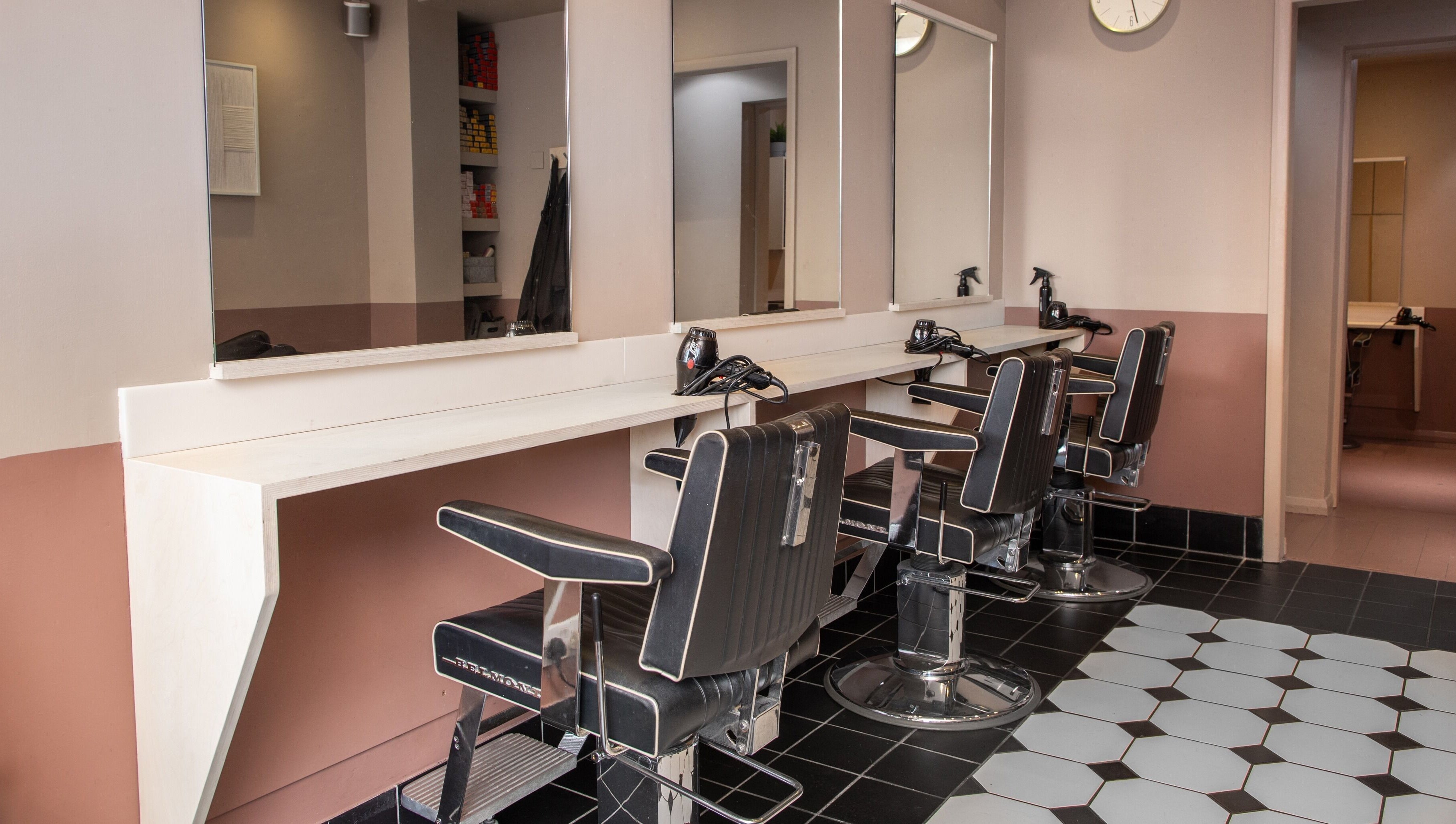 Elegant salon chairs and mirrors at De.Salons Peckham, London, England, GB.