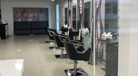 Darkom Salon