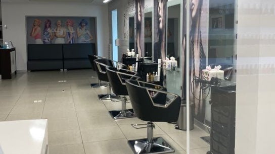 Darkom Salon