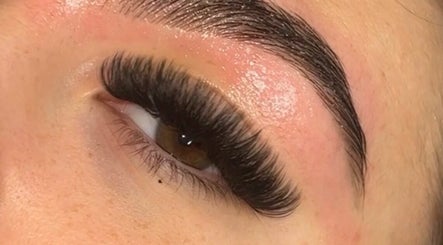 Lusty Lashes afbeelding 3