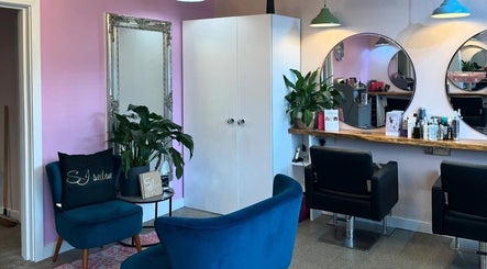 SJ Salon slika 2