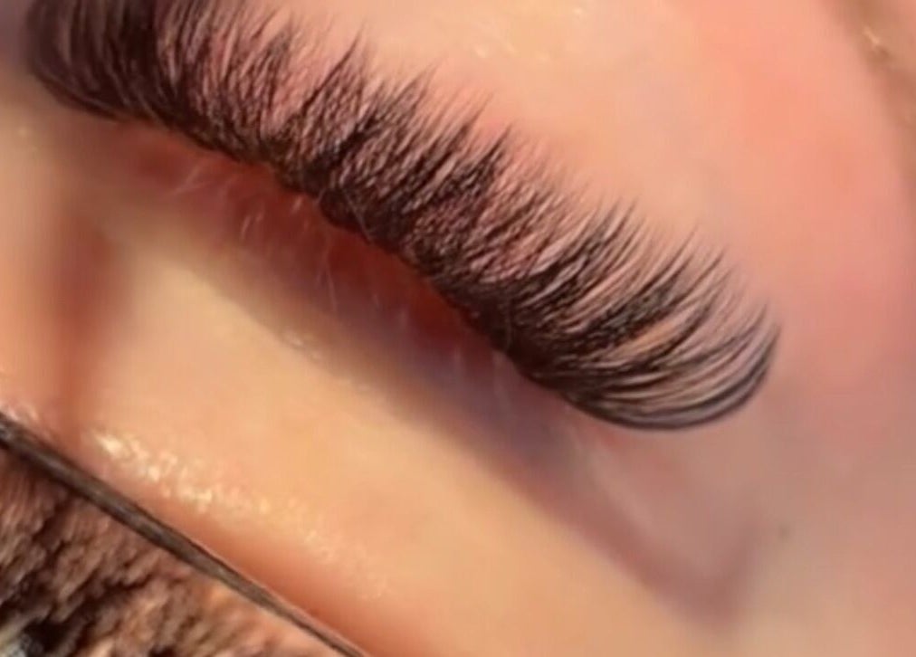 Close-up of expertly crafted lash extensions at Mint Salon & Academy, Derby, England, GB.
