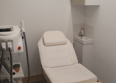 Treatment room at CK Laser @ Salon Forty Four, Eastbourne, England, GB features advanced laser equipment and recliner.