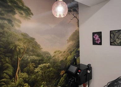 CK Laser @ Salon Forty Four in Eastbourne, England, GB offers a relaxing ambiance with rainforest-themed decor.