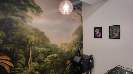 CK Laser @ Salon Forty Four in Eastbourne, England, GB offers a relaxing ambiance with rainforest-themed decor.