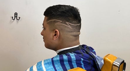 Huy the Barber صورة 2