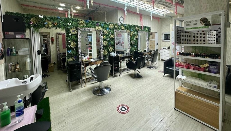 Blended Queens Beauty Saloon – obraz 1