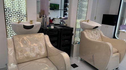 Diamond Beauty Women Salon