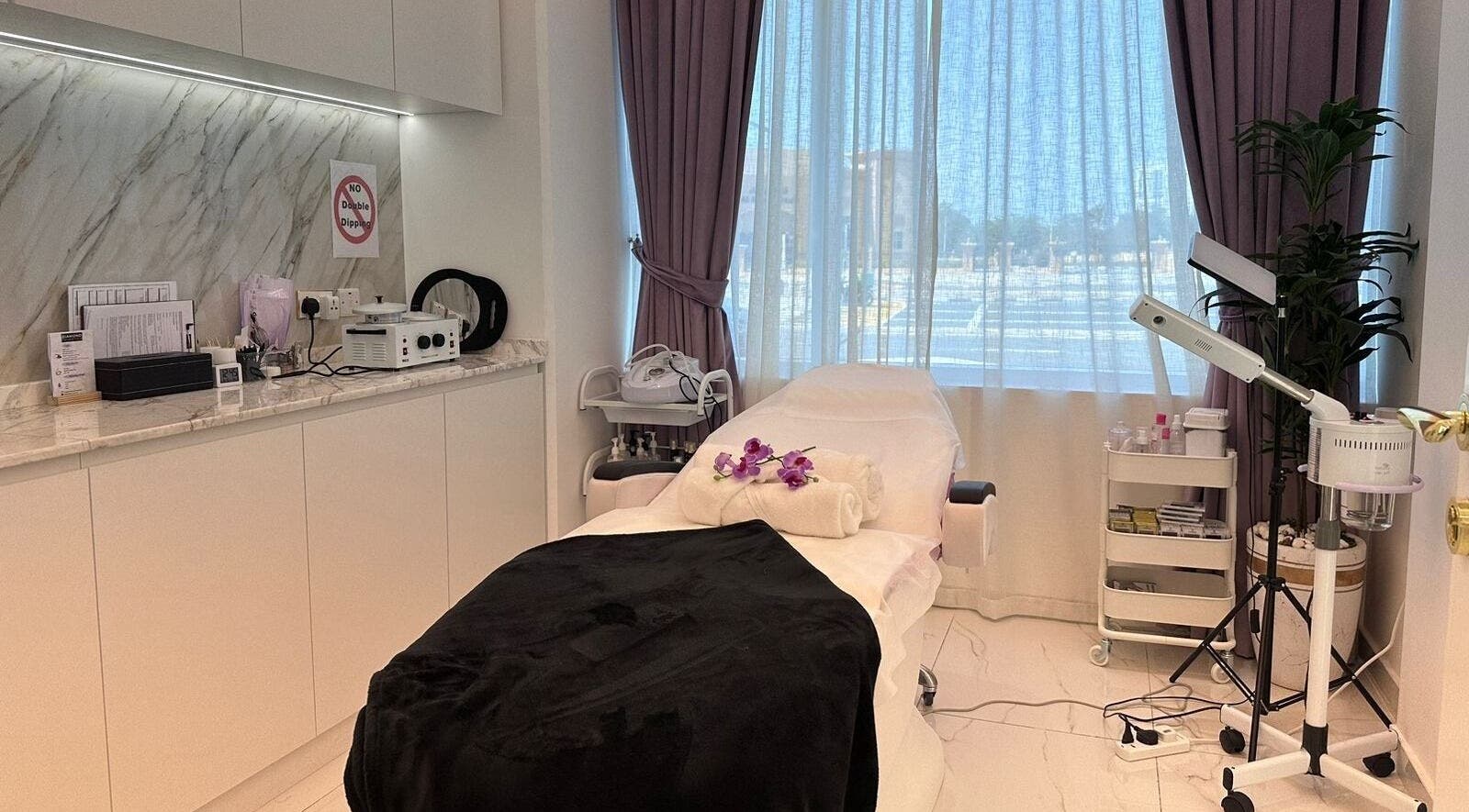 Relaxing spa room at Diamond Salon AL BARSHA MALL, Dubai, Dubai, AE with treatment bed and soothing decor.