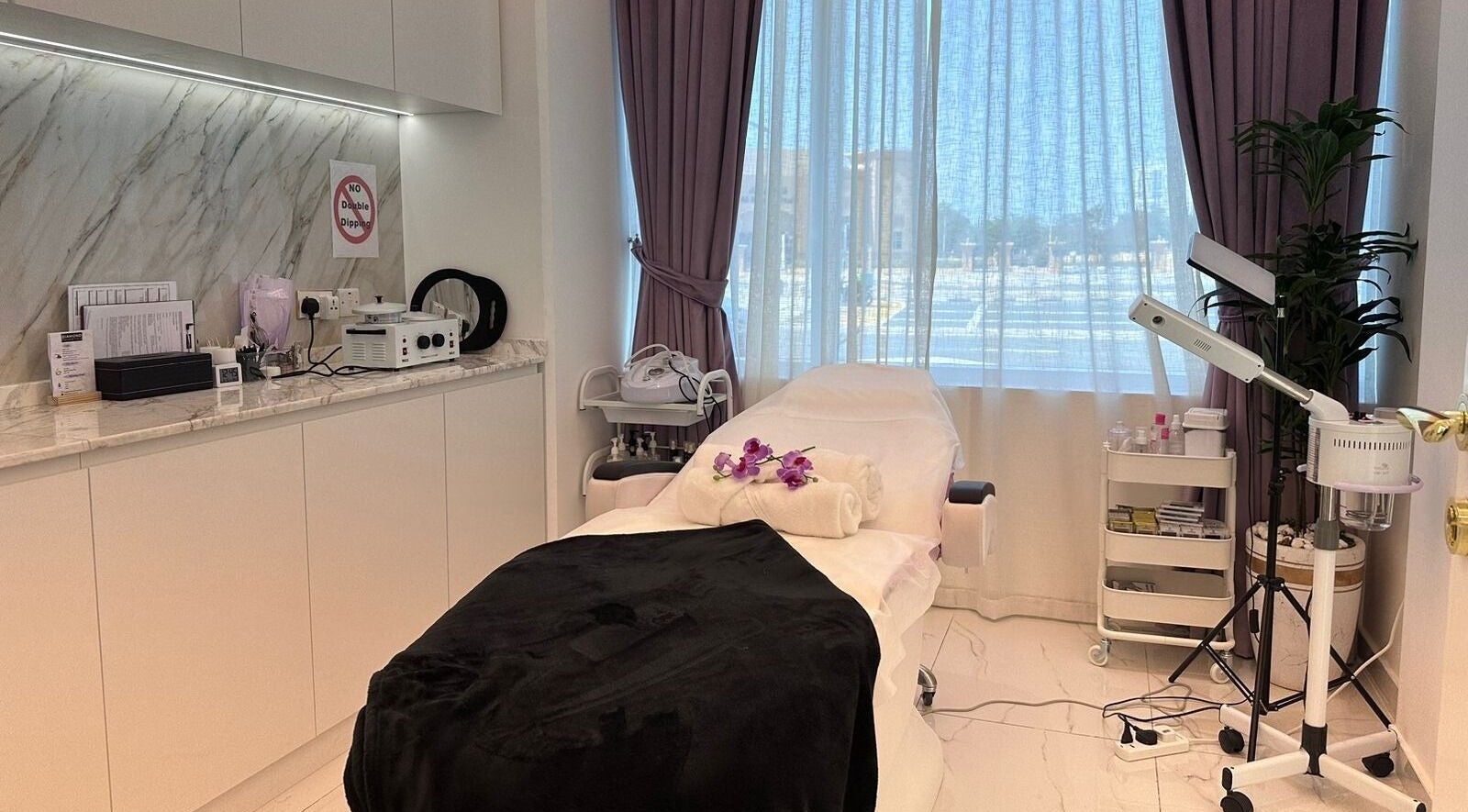 Relaxing spa room at Diamond Salon AL BARSHA MALL, Dubai, Dubai, AE with treatment bed and soothing decor.