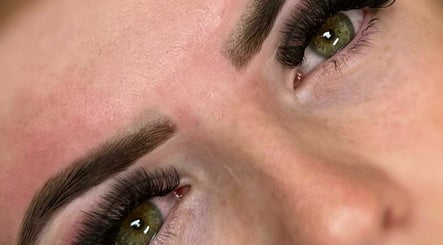 Ashleigh Lashes & Brows afbeelding 3