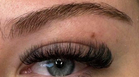 Lash’D by Ellie Abbotswell Road – obraz 3