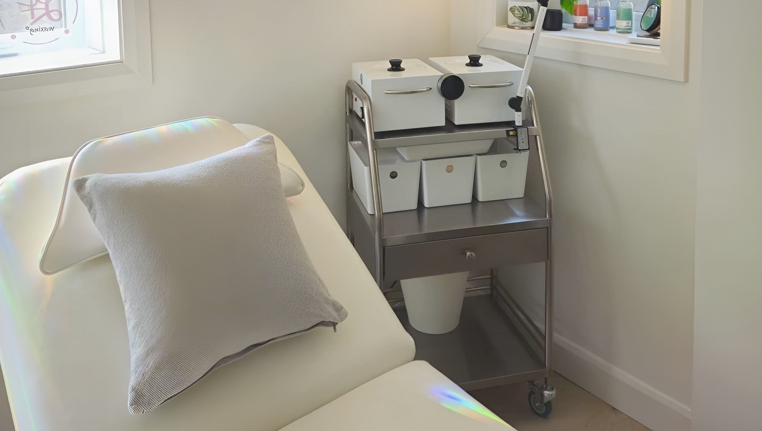 Elegant treatment setup at L.F Waxing, Montreal, Québec, CA, featuring a plush bed and stylish waxing equipment.