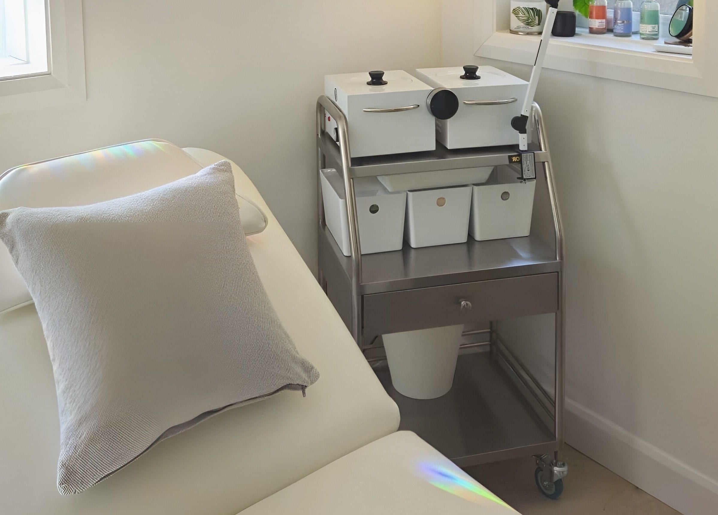 Elegant treatment setup at L.F Waxing, Montreal, Québec, CA, featuring a plush bed and stylish waxing equipment.
