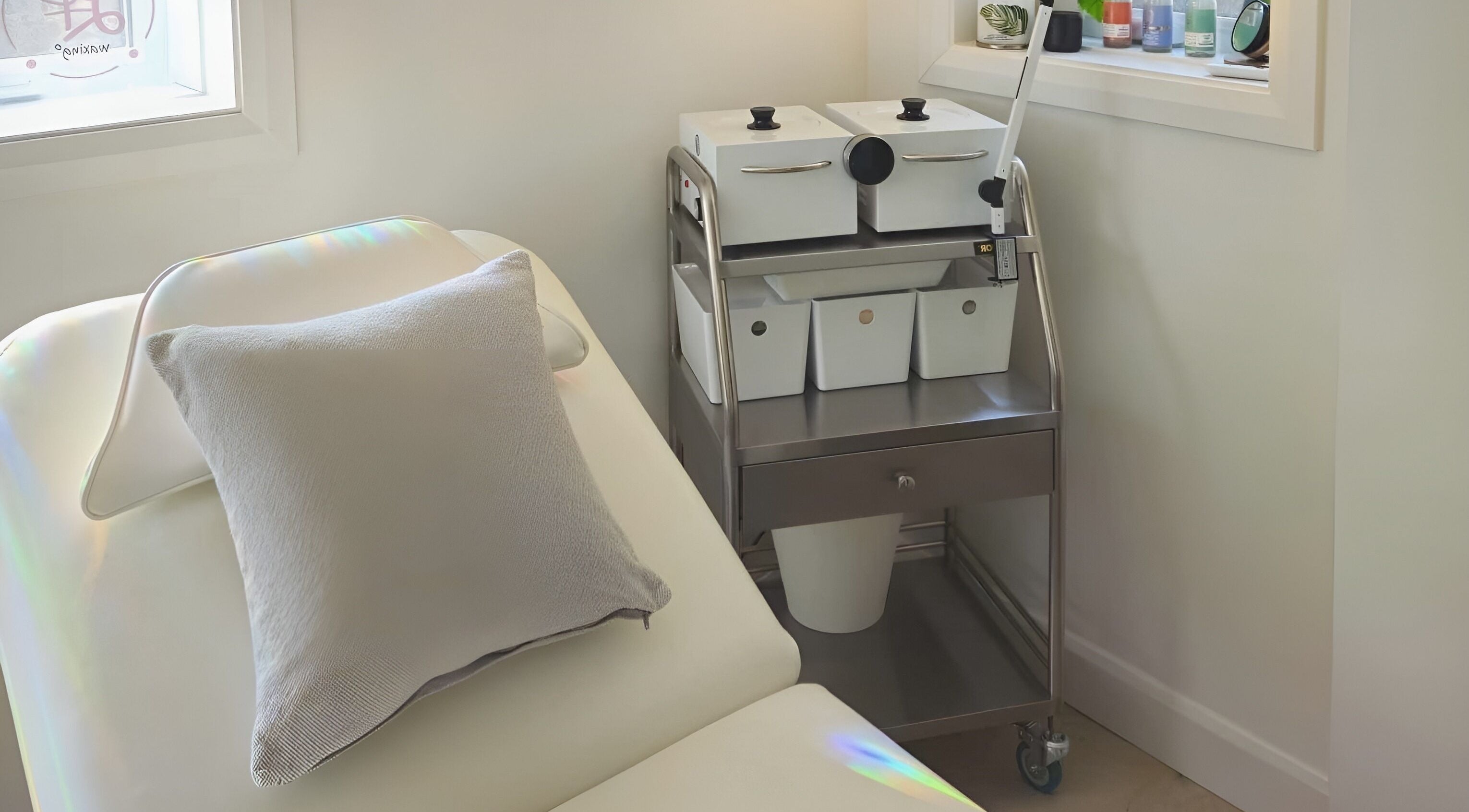 Elegant treatment setup at L.F Waxing, Montreal, Québec, CA, featuring a plush bed and stylish waxing equipment.
