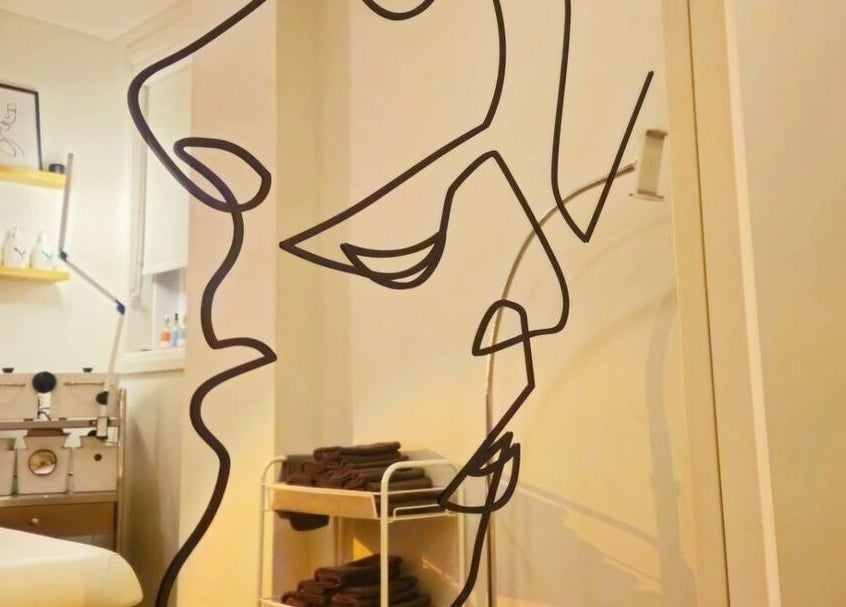 Contemporary treatment room at L.F Waxing, Montreal, Québec, CA with elegant decor and modern equipment.