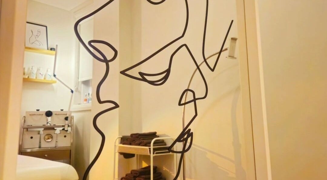 Contemporary treatment room at L.F Waxing, Montreal, Québec, CA with elegant decor and modern equipment.