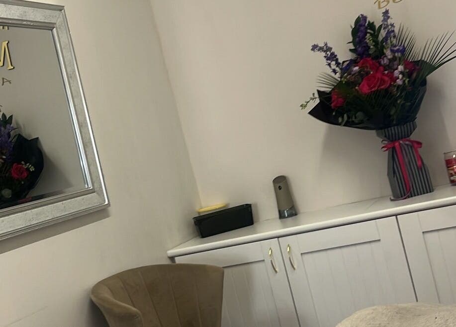 Elegant decor at Enhanced by mtb in Hull, England, GB with a mirror and floral arrangement.