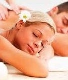 Pareja disfrutando de un masaje en Yiyi Estética y Spa, Desamparados, San José, CR.