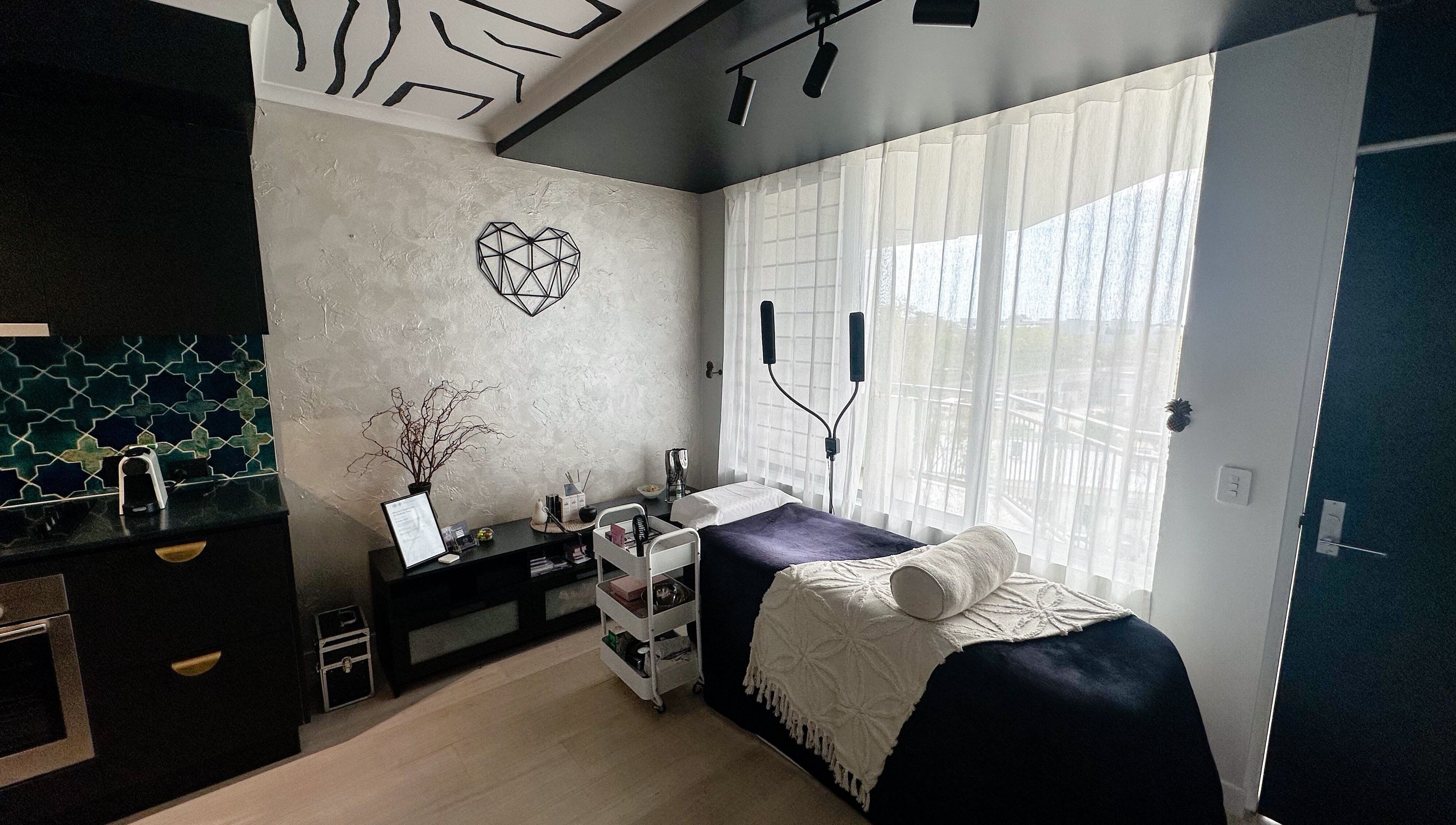 EYESMILE ARTISTRY's elegant beauty suite in Maroochydore, Queensland, AU with stylish decor and treatment bed.
