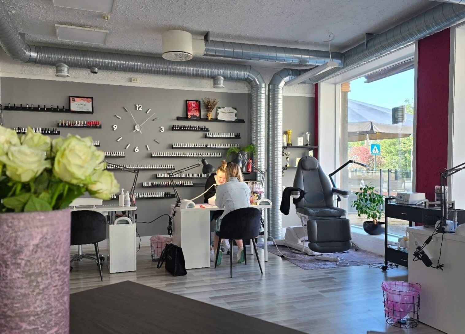 Innbydende interiør på Gita Beauty Studio, Hønefoss, Viken, NO, med moderne design og naturlig lys.