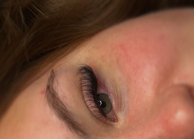 Close-up of long eyelashes at Kinesha Studio in Bedford, England, GB showcasing beauty enhancement.