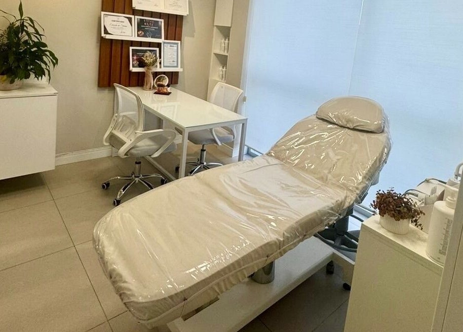 Sala de tratamento elegante em RB Studio - Cabeleireiro | Colorista & Remoção a Laser, Rio Grande Do Sul, BR.