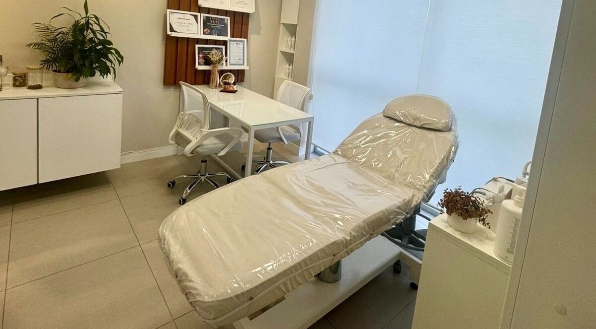 Sala de tratamento elegante em RB Studio - Cabeleireiro | Colorista & Remoção a Laser, Rio Grande Do Sul, BR.