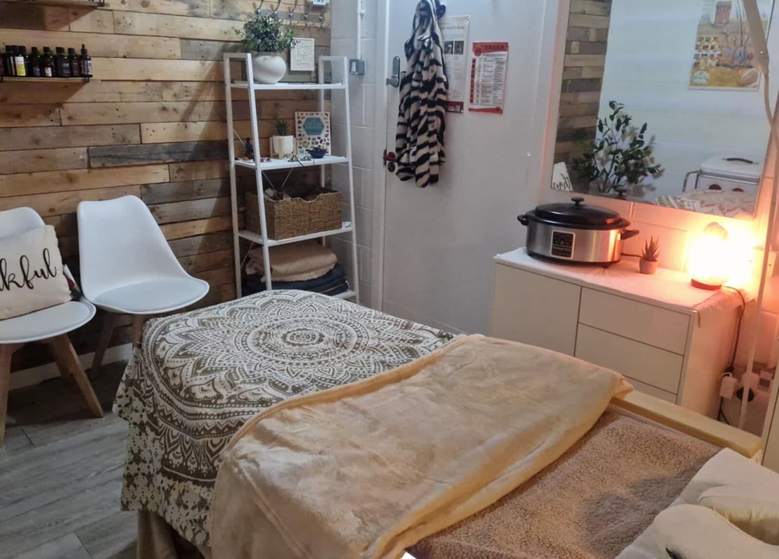 Calm therapy room at Soozen Sunderland, Sunderland, England, GB with cozy decor and ambient lighting.