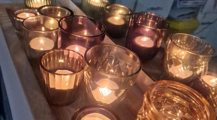 Warm candlelight setting at Soozen Sunderland, Sunderland, England, GB for relaxation and wellness.