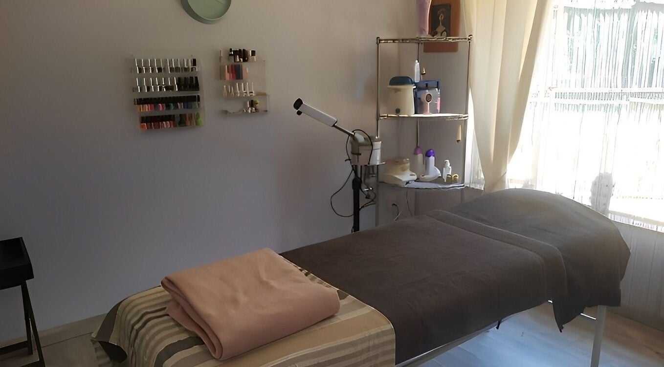 Relaxing therapy room at Beauty By Raquel, Randburg, South Africa, ZA featuring a cozy treatment bed.