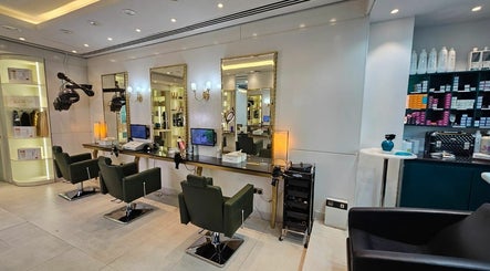 Osama Kasir Beauty Salon and Barbershop image 2