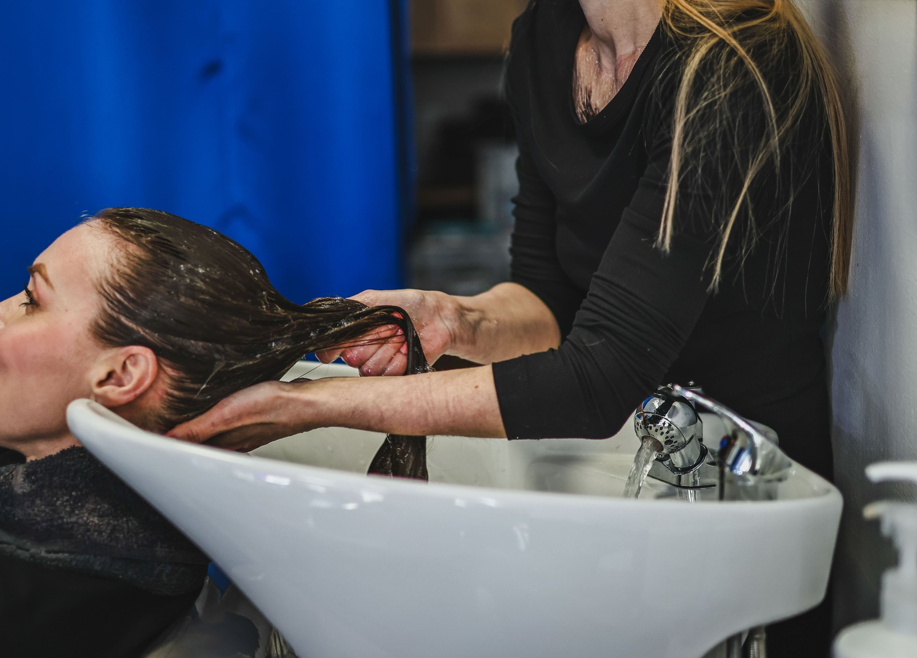 Relaxing hair wash at Salon White Blue in Edmonton, Alberta, CA. Professional care and luxury ambiance.