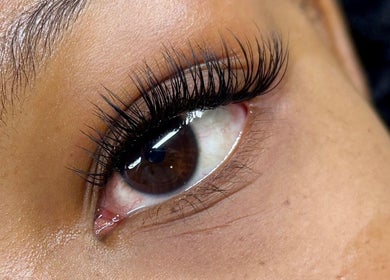 Close-up of flawless eyelash extensions at Lashiez, Pretoria, Gauteng, ZA, showcasing skilled craftsmanship.
